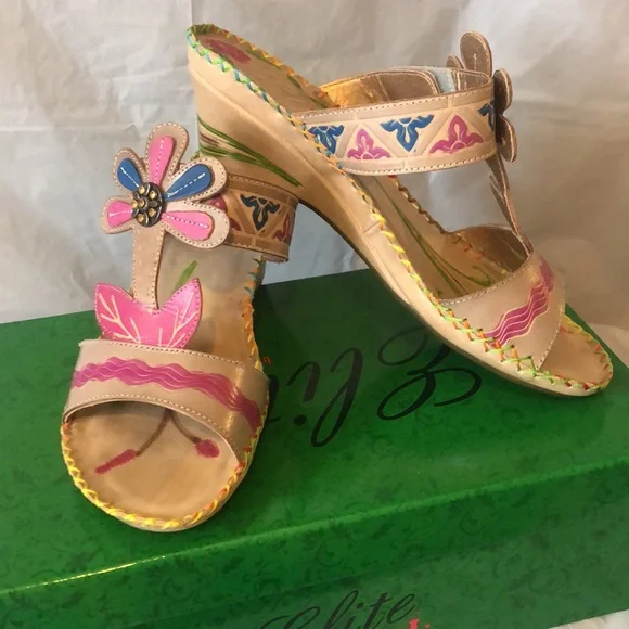 Tropical floral motif leather sandals, size 7 TTS vibrant & comfortable - Picture 6 of 9